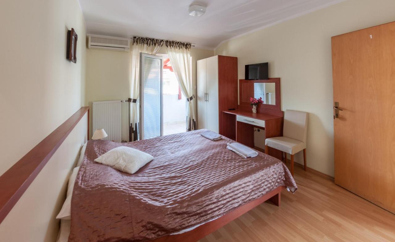 Pag Marina Rooms & Apartment 외부 사진
